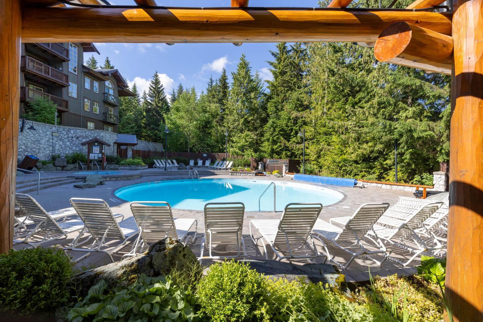 Lost Lake Lodge By Whistler Premier Экстерьер фото